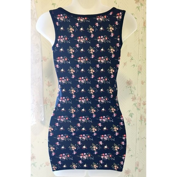 Time and Tru Floral Tank Top - Picture 3 of 4